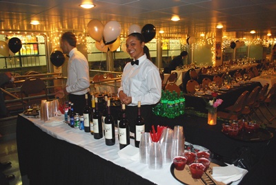 NY Motor yacht Circle Line bar